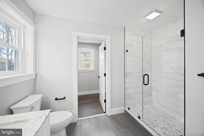 Building Photo - 1322 W King Rd