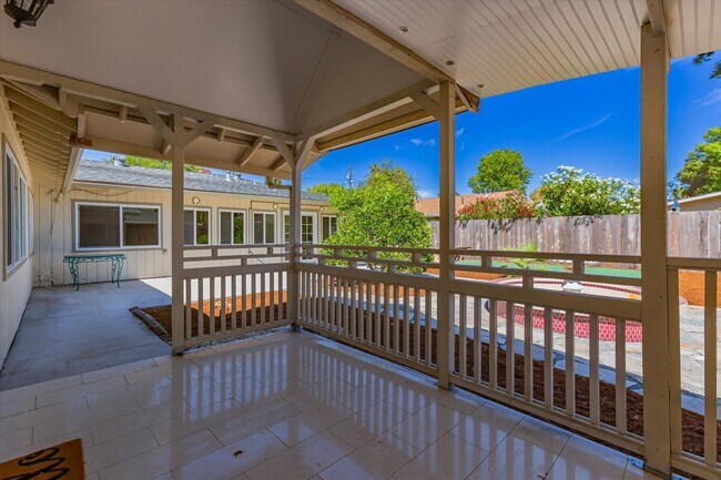 Building Photo - Family Home and In-Law Unit for Rent