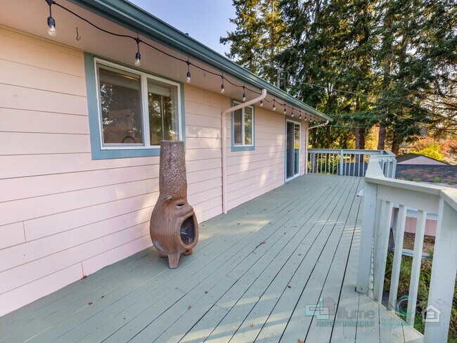 Building Photo - Spacious Single Family Home in Seaside!!!