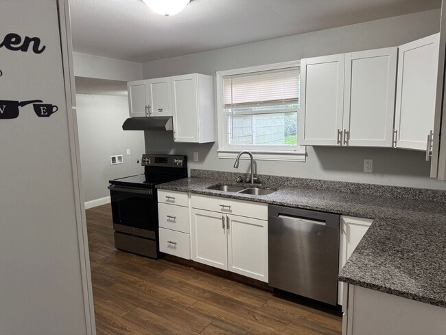 Building Photo - Nice updated house in a quiet neighborhood