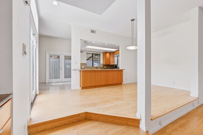 Building Photo - Paradise Condos