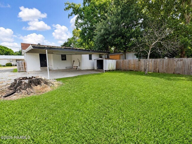 Building Photo - 205 Jimmie St