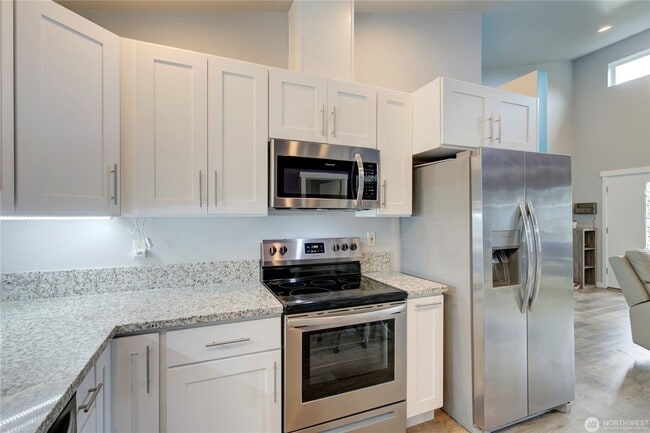 Building Photo - 2 bedroom close to the beach