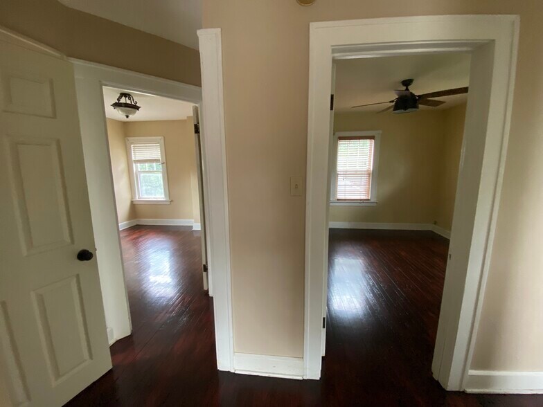 Building Photo - 377 Parkside Dr