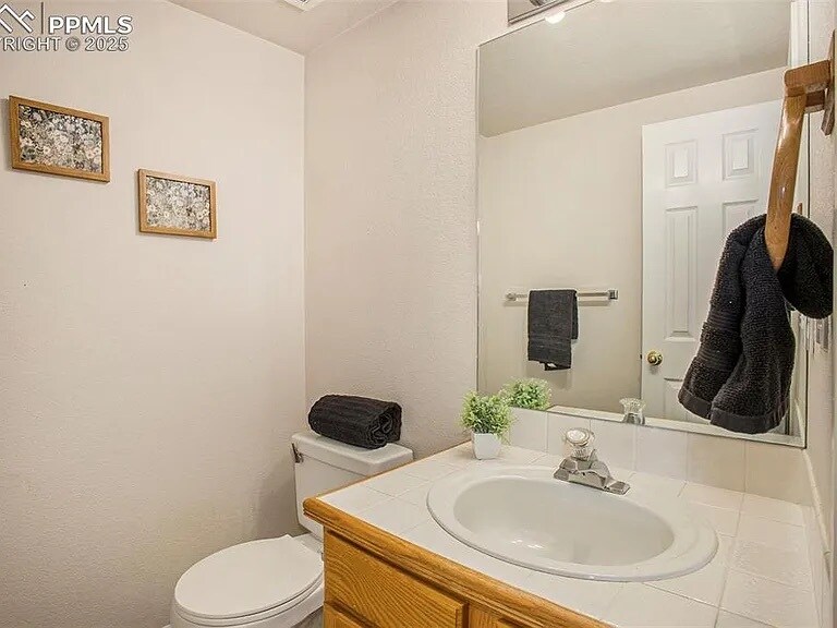 3rd guest bath on main level - 3272 Capstan Way