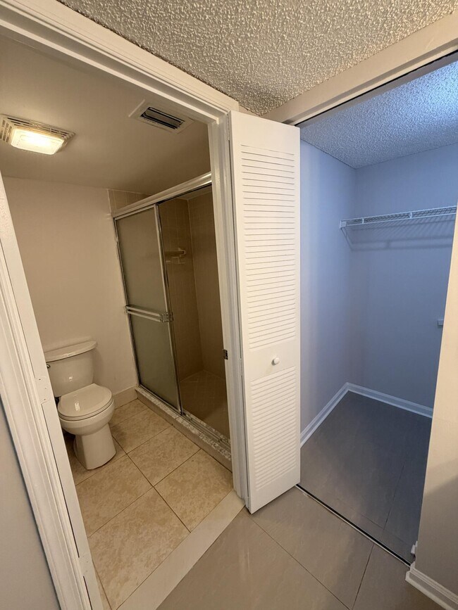 Building Photo - 301 Norwood Terrace