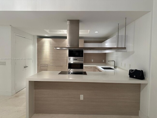 Building Photo - 17301 Biscayne Blvd