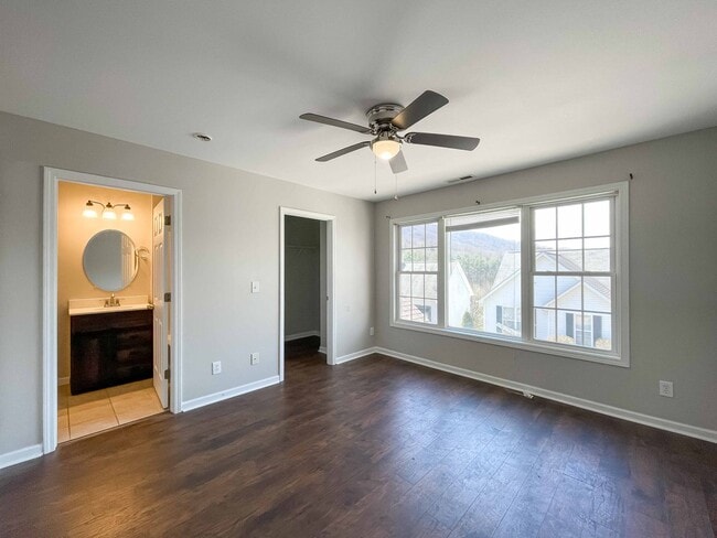 Building Photo - Spacious Two-Bedroom Townhouse in West Ash...