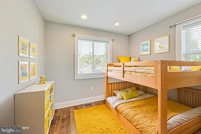 Building Photo - 1330 Staples St NE