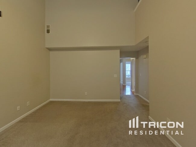 Building Photo - 9521 Lakeview Rd