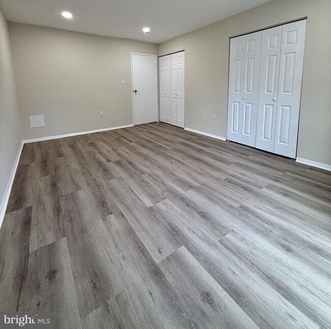 Building Photo - 5608 Bloomfield Dr