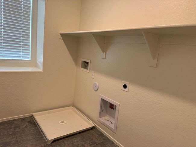 Building Photo - 16579 W Jenan Dr