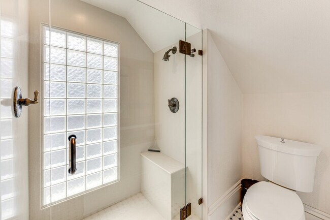 Building Photo - 1117 Manitou Ave