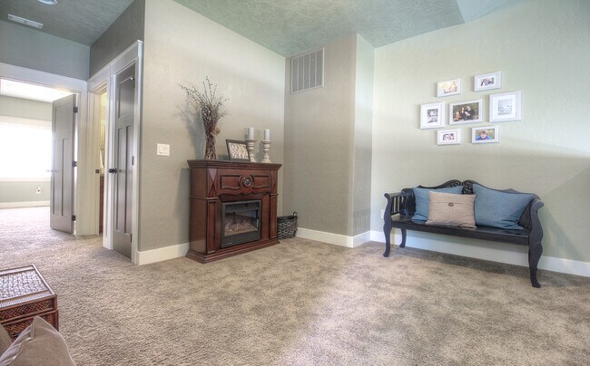 Building Photo - 1262 E Lone Shore Dr