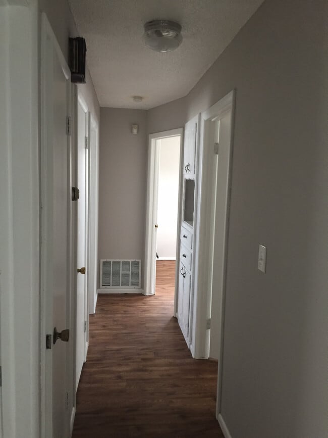 Building Photo - 617 Baer Dr