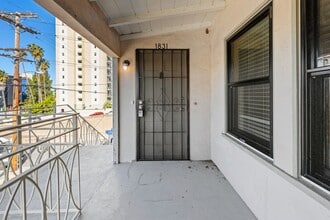 Building Photo - HILLCREST GREAT RENOVATED ONE BEDROOM APARTMENT.