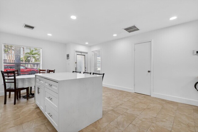Building Photo - 5093 Privet Pl