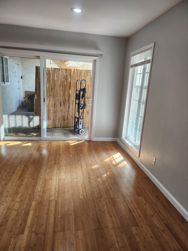 Unit 9 - 10949 Fruitland Dr