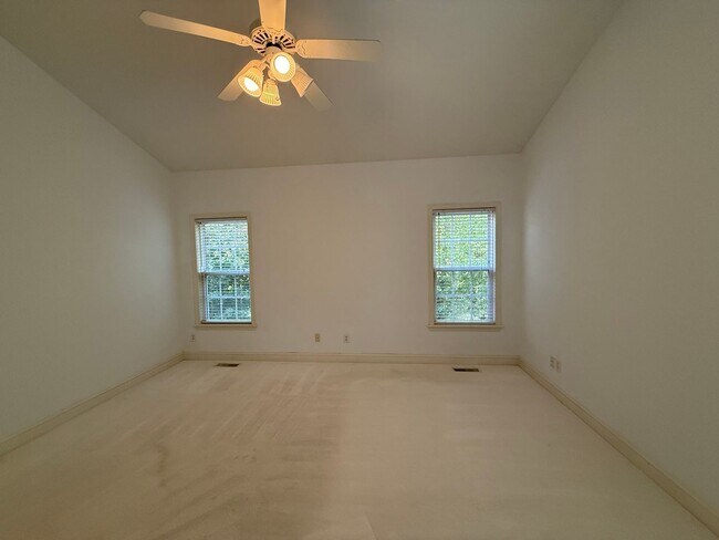 Building Photo - 935 Charter Oaks Dr