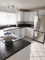 Building Photo - 820 Bourdeaux Dr