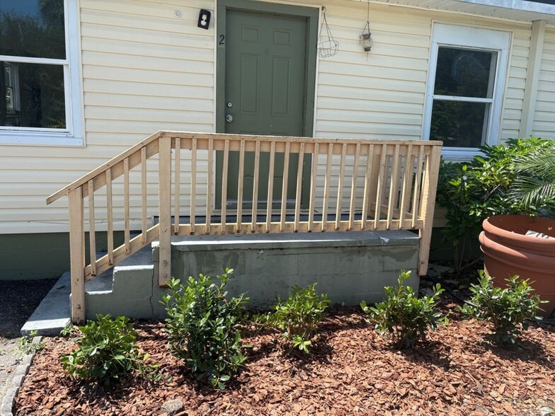 Building Photo - 811 Lotus Path