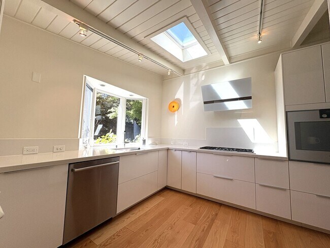 Building Photo - Beautifully Updated 5-Bedroom Home coming ...