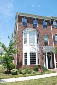 Building Photo - 700 Crooked Creek Dr