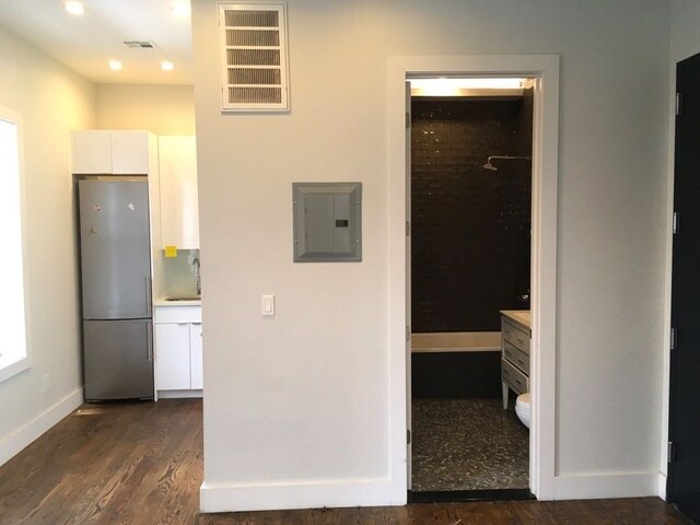 Building Photo - 58-25 Myrtle Ave