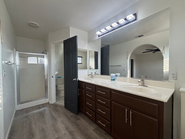 Building Photo - Beautiful 2-Story Home For Rent in Vacaville