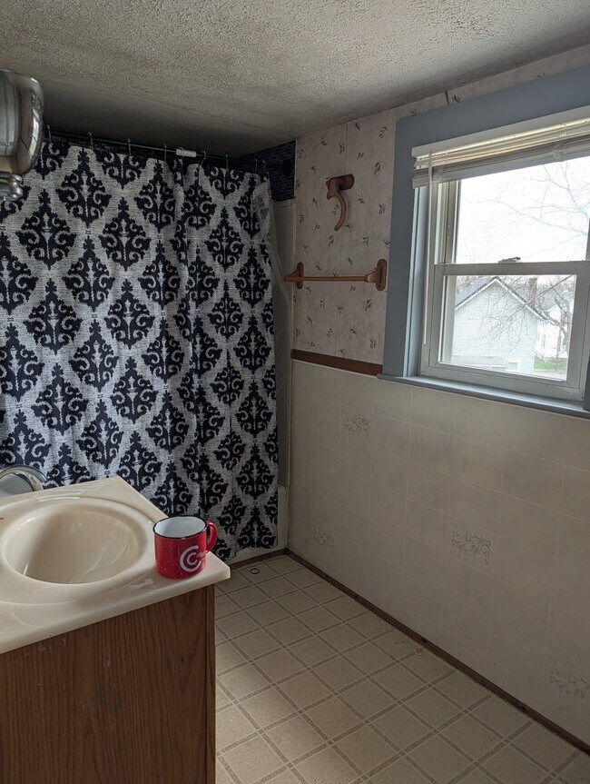 Building Photo - 1021 Orange Rd