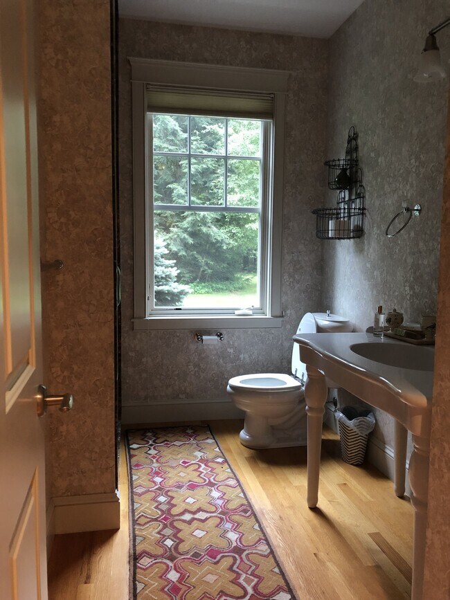 Building Photo - 1140 Roosevelt Trail