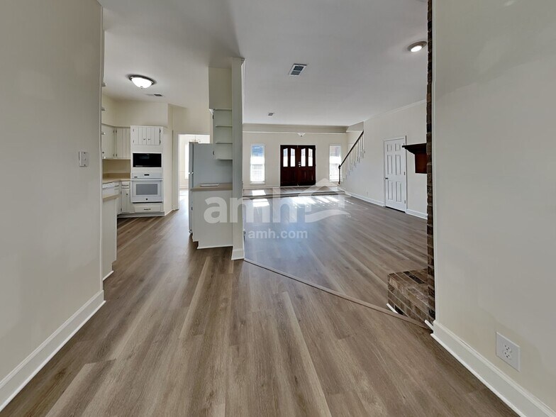 Building Photo - 7012 Poplar Creek Trce