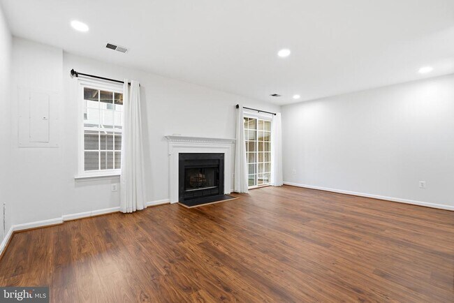 Building Photo - 9663 Franklin Woods Pl