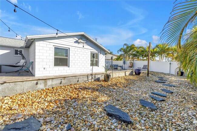 Building Photo - 354 74th Ave NE