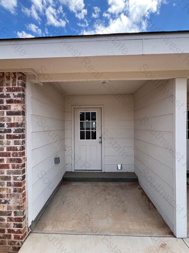 Building Photo - 2129 Bobwhite Ct
