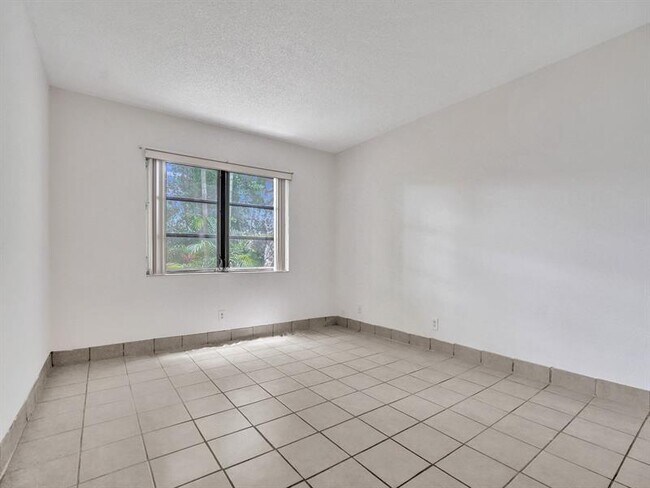 Building Photo - 3115 Oakland Shores Dr