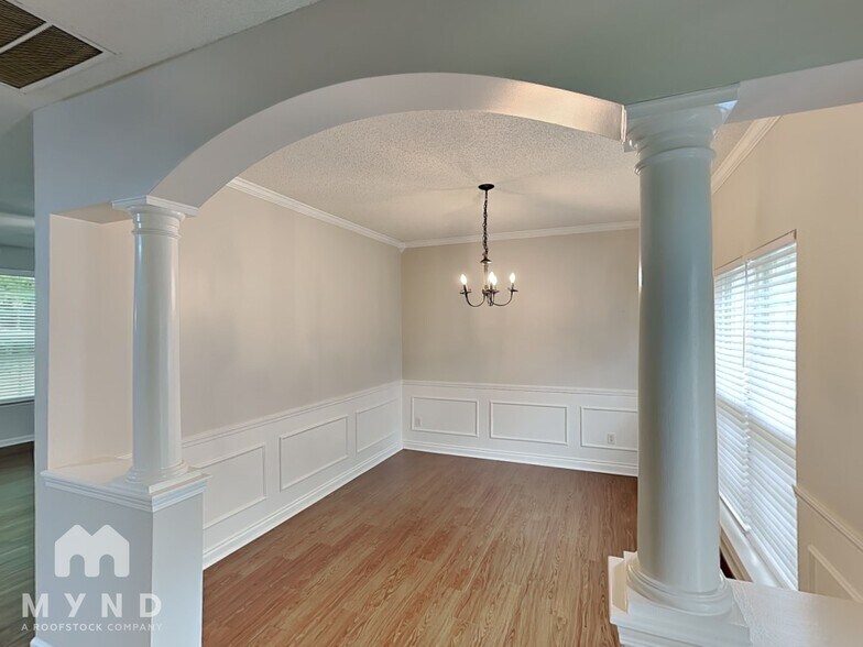 Building Photo - 6027 Briggs Dr