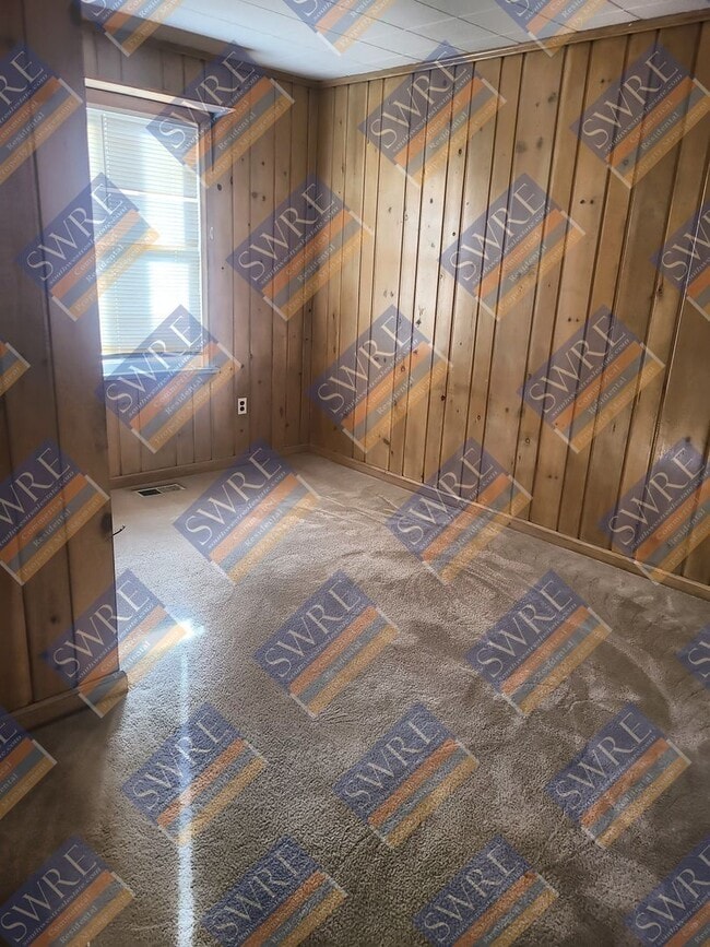 Building Photo - 215 Thomas-