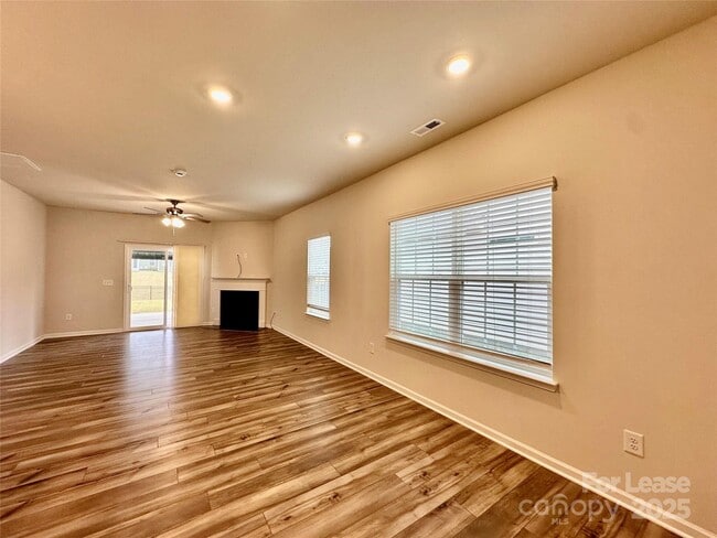 Building Photo - 389 Runner Stone Ln