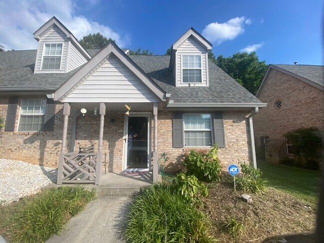 Primary Photo - Knoxville 37912 - 4 Month Lease! 2 bedroom...