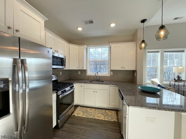 Building Photo - 5 W River Styx Rd