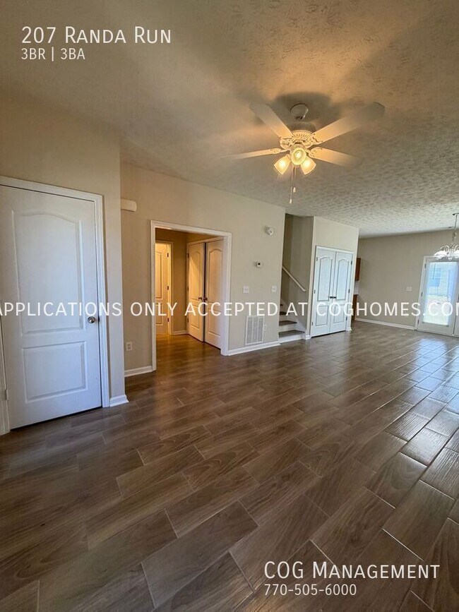 Building Photo - 207 Randa Run