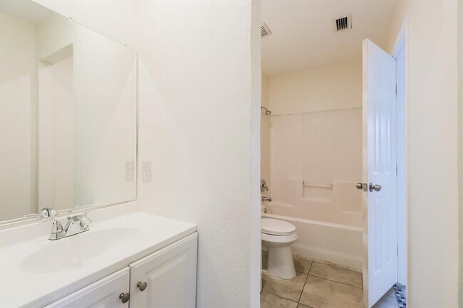 Building Photo - 11612 Gemmer St