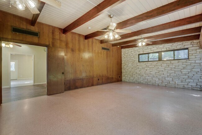 Building Photo - 4405 Barrow Ave