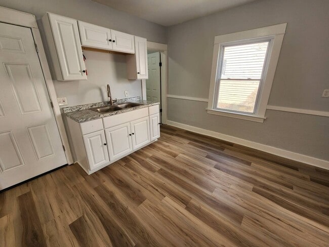 Building Photo - 12709 Parkhill Ave