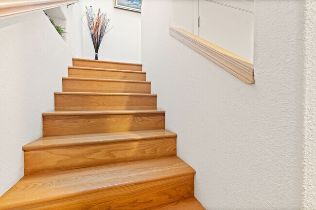 Building Photo - Breathtaking Views & Luxurious Furnished Rental in Oakmont's 55+ Community!