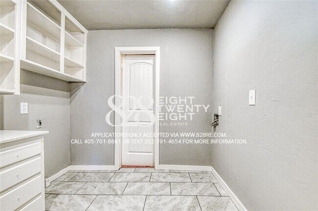 Building Photo - Beautifully Updated 3 Bed/2 Bath Single Fa...
