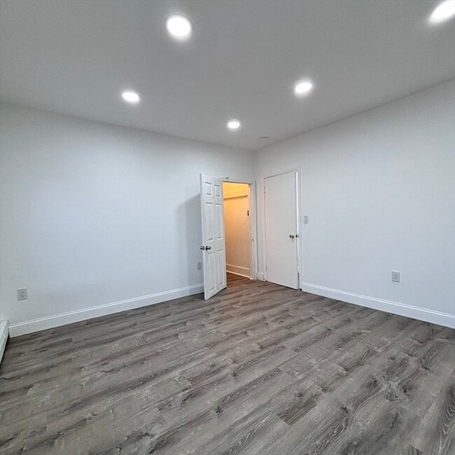 Building Photo - 12 Pine St