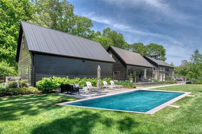 Building Photo - 745 Golf View Ct