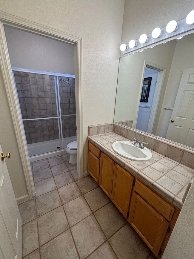 Building Photo - 4 bedroom 2.5 Bathroom Skyhawk Single Fami...